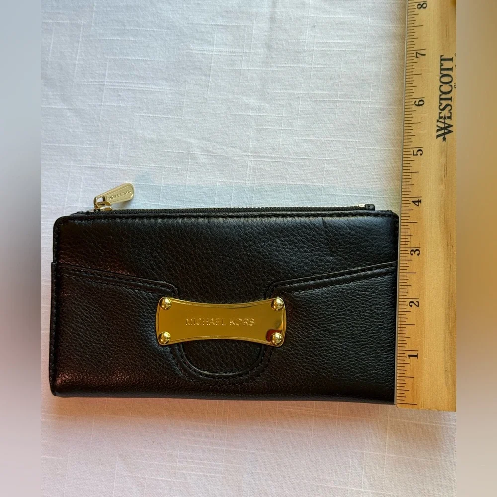 Michael Kors Black Pebbled‎ Leather Credit Card Zipper Pocket Bifold Wallet